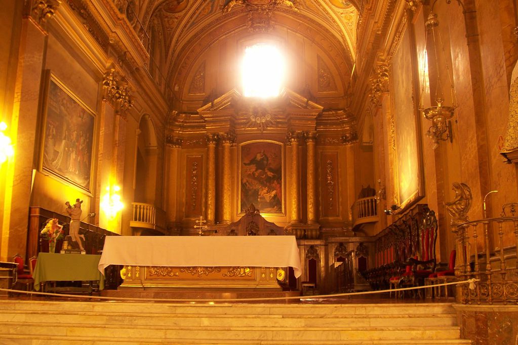 El velatorio de Carlos Varas se desarrolla en la Catedral de Córdoba.