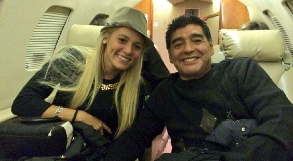 Rocío Oliva junto a Diego Maradona, en la época que eran pareja.