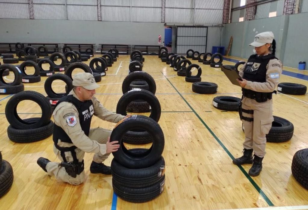Impresionante contrabando de neumáticos en Puerto Rico: Prefectura incautó cargamento valuado en más de $36 millones.