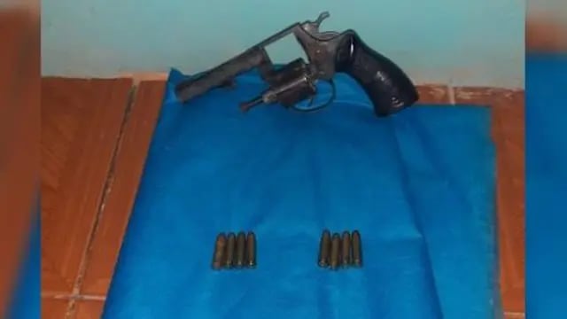 Mujer acusada de amenazar de muerte a su marido con un revólver en Montecarlo fue detenida