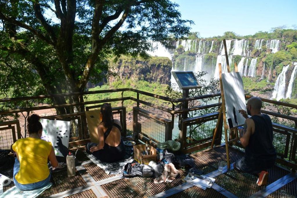 Los saltos del Iguazú, desde el lado argentina, cuando el caudal del río es normal. (CIMECO)