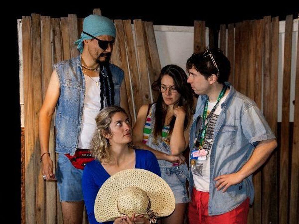 Pavo Colonio, interpretada por Nicolás Naranjo, Angelina Benito, Gonzalo Chirino y Agustina Somoza.