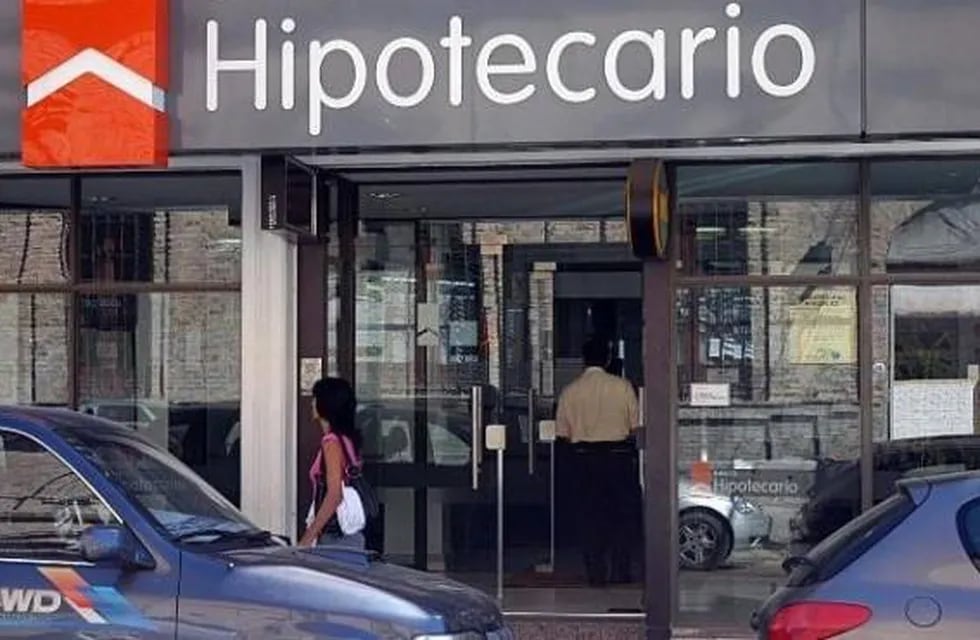 Ordenan al Banco Hipotecario a entregar 32 millones de dólares a Santiago del Estero