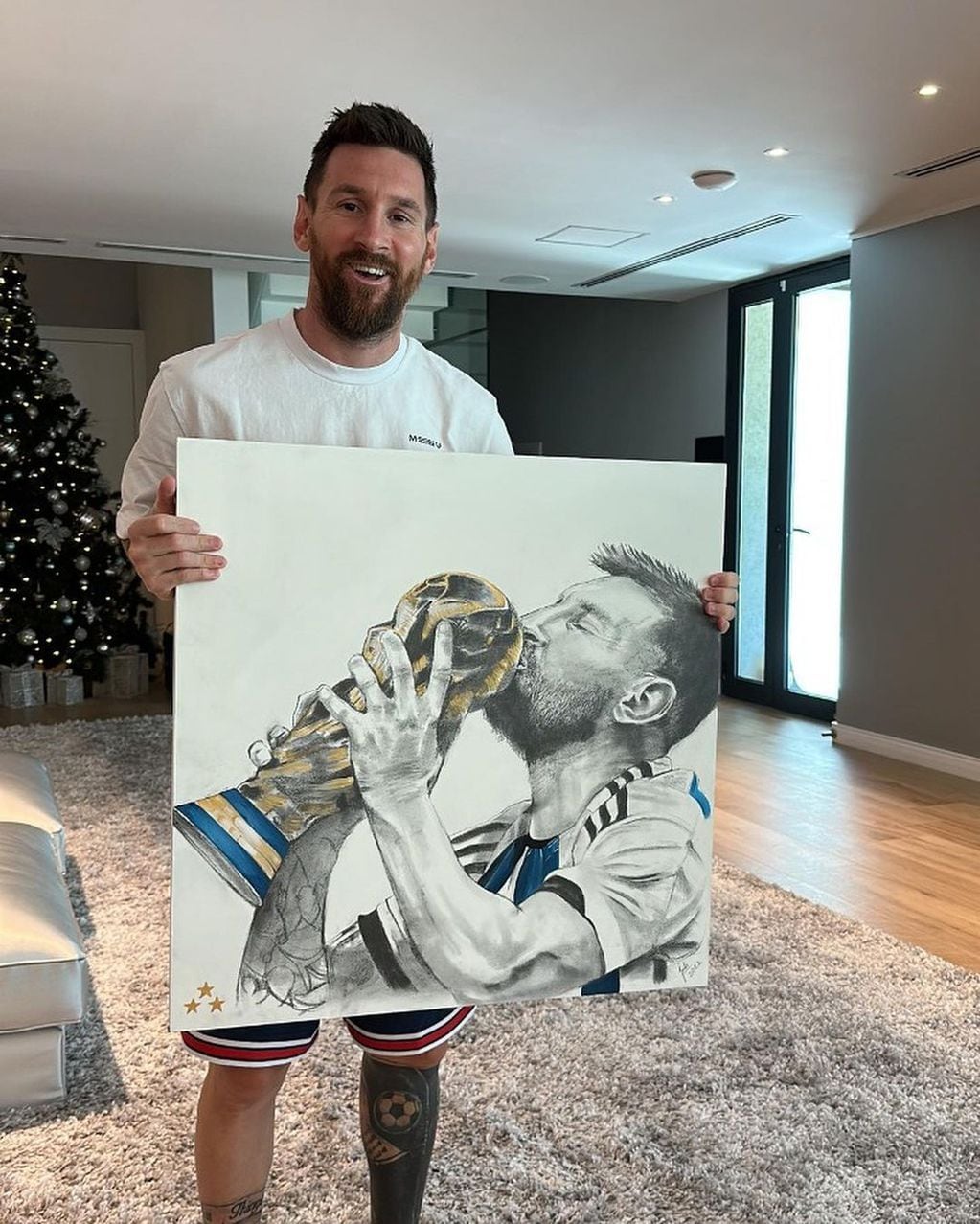 El cuadro llegó a manos de Leo Messi, quien le envió una foto a la artista cordobesa.