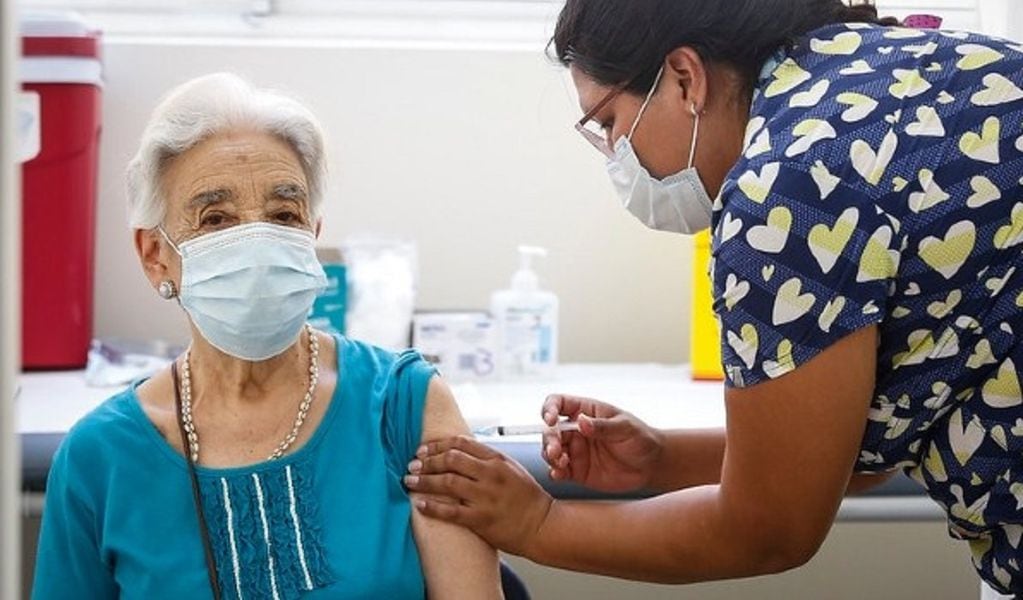 Chile encabeza la región como el país con mayor nivel de vacunación contra el coronavirus.