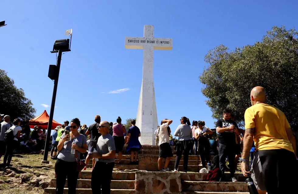 Gran cantidad de turistas llegaron a Villa Carlos Paz. El Cerro de La cruz y el centro de la ciudad recibieron a las familias que llegaron para Semana Santa.  (La Voz)