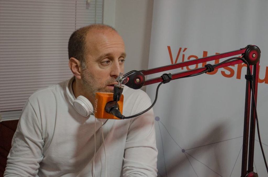 Javier Branca en estudios de Vía Ushuaia Radio