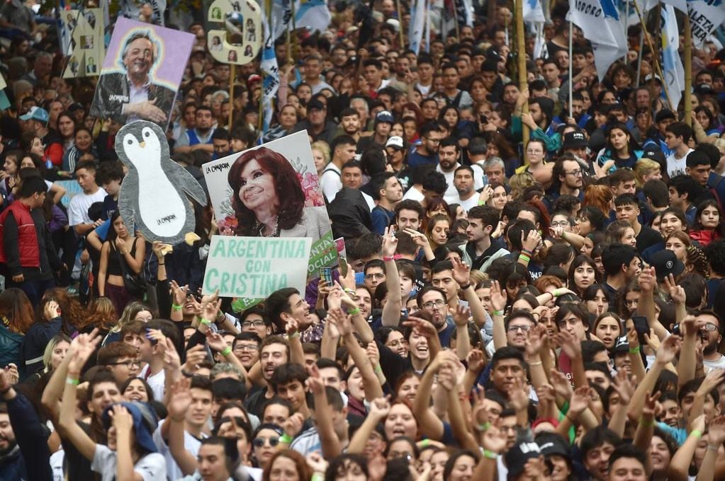 Según datos de Prensa de Cristina Kirchner, más de medio millón de personas se acercó hasta Plaza de Mayo. Foto: Federico López Claro.
