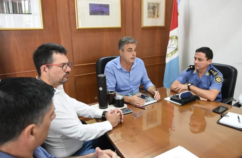 Reunión en intendencia con el Jefe de la URV, Hernán Ferrero y concejales por seguridad (Prensa Municipalidad de Rafaela)