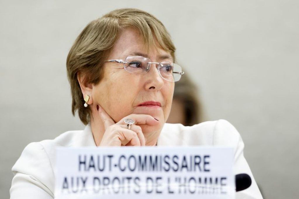 Bachelet escucha un discurso en Ginebra, Naciones Unidas