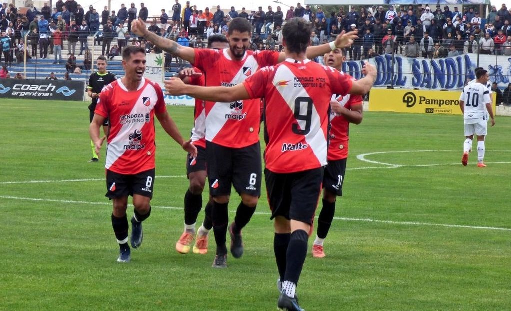 Deportivo Maipú ganó en Madryn ante Brown y se recupera en la Primera Nacional.