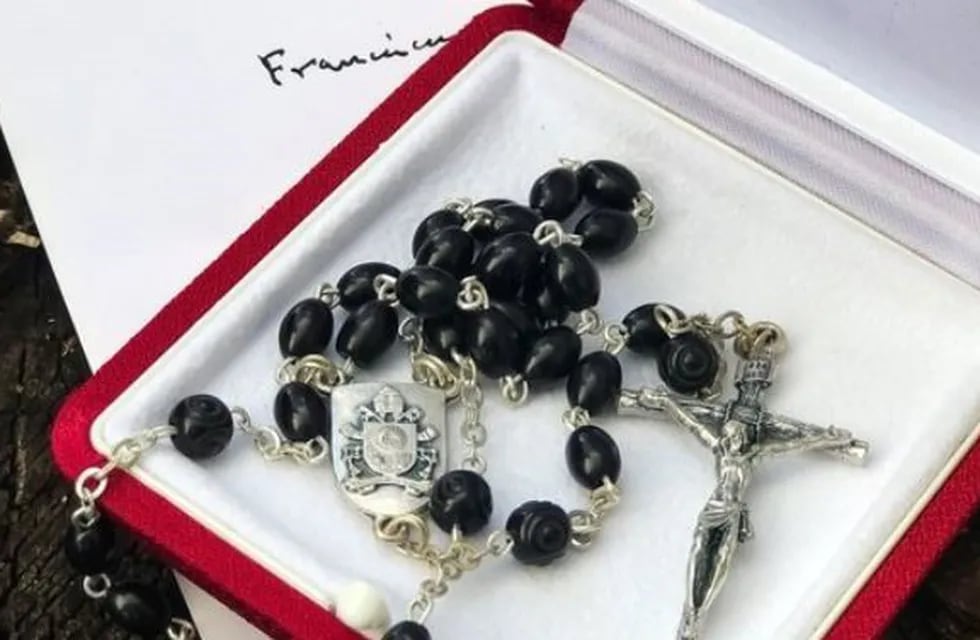 El rosario que le mandó el Papa a Lula. (@LulapeloBrasil)