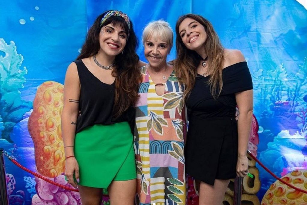 Claudia Villafañe con sus hijas Gianinna y Dalma Maradona. (Instagram Dalma Maradona)