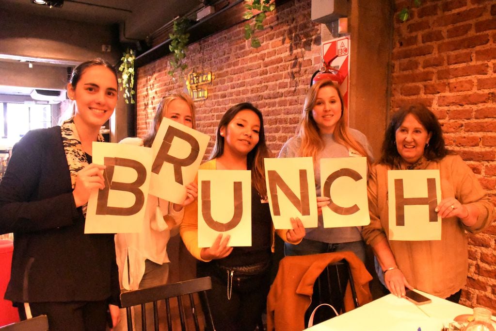 Los encuentros de LadiesBrunch se caracterizan por su particular dinámica y el horario, que entonces propone un "brunch" (breakfast/lunch).