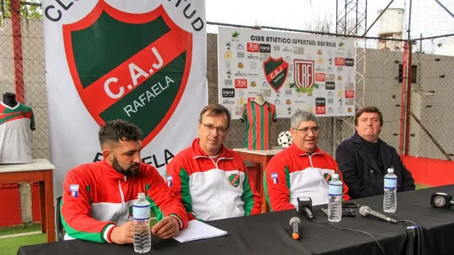 Los dirigentes Fernando Carrascal, Luis Kujawinski, Omar Barreto y Fabián Zbrun -Liga Rafaelina de Fútbol-.