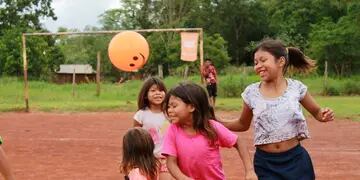 Realizaron jornada recreativa para niños de la comunidad guaraní en Puerto Iguazú