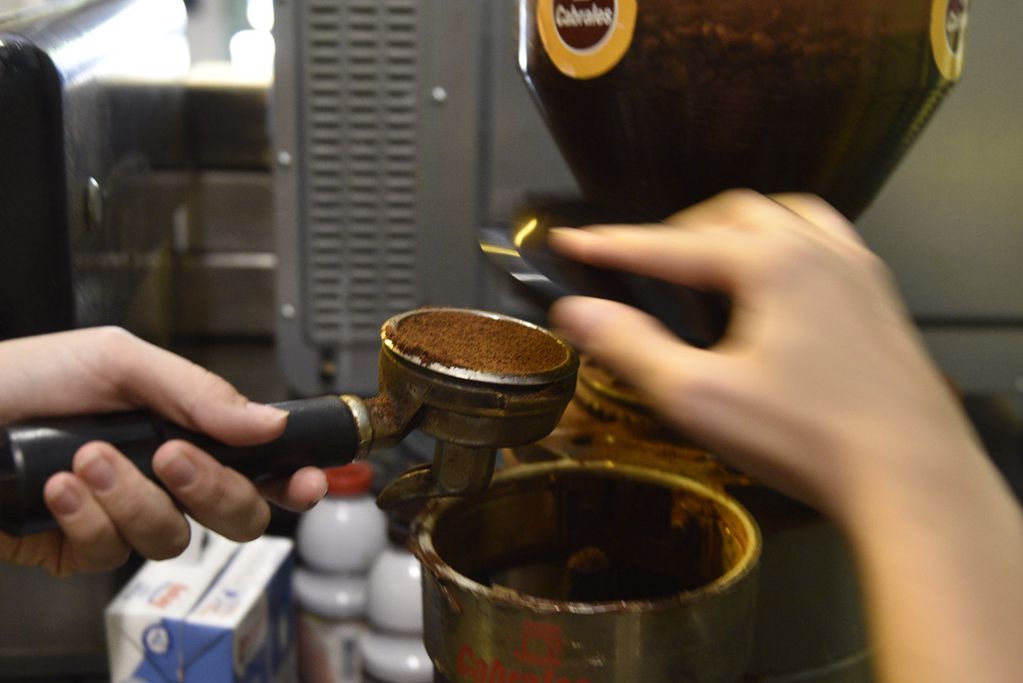 La falta de café en Mendoza dispararía un aumento de precios en el producto.