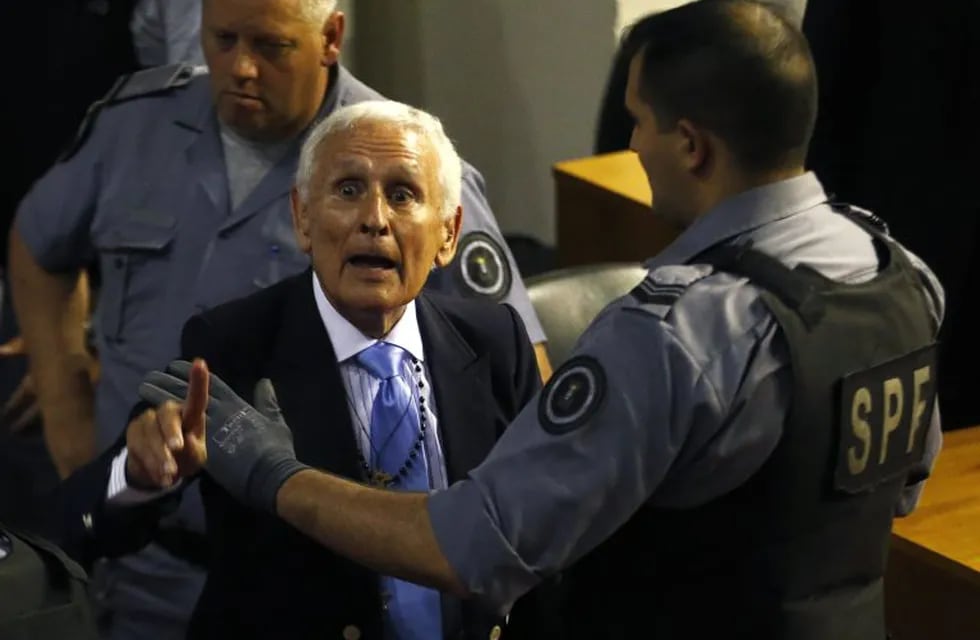 La Corte Suprema revocó la prisión domiciliaria a Miguel Etchecolatz. Foto: REUTERS.