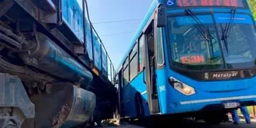 Choque de tren y colectivo en Rosario