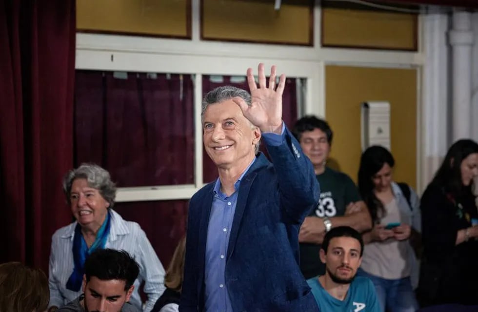 Mauricio Macri, Argentina's president, center, waves while arriving at a polling station during presidential elections in the Palermo neighborhood of Buenos Aires, Argentina, on Sunday, Oct. 27, 2019. Argentines are voting for their next president today against the backdrop of an economic and currency crisis, with concern over the cost of living and access to social services. Photographer: Erica Canepa/Bloomberg