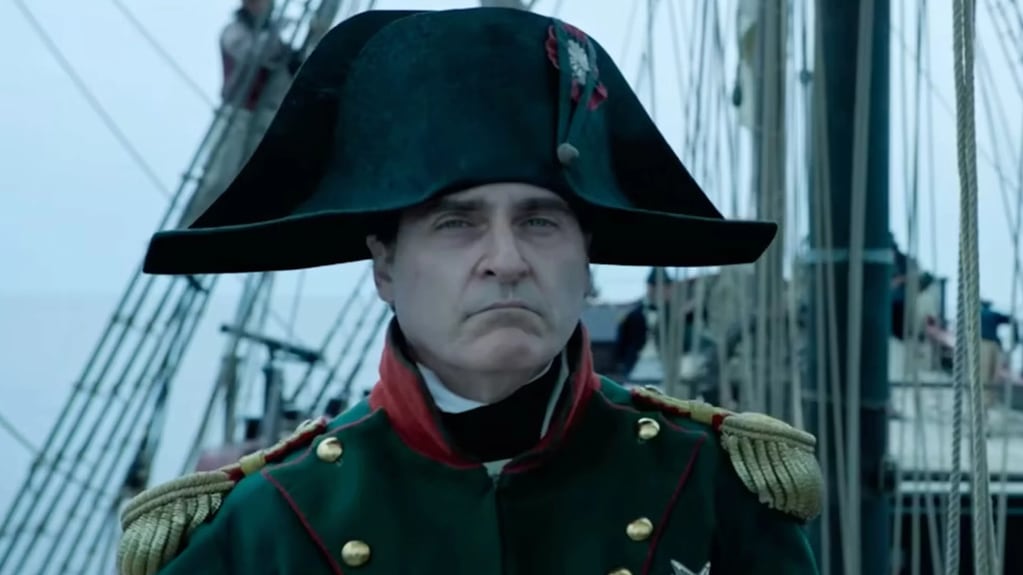 Joaquin Phoenix en la piel de Napoleón, otro desafiante papel junto a Ridley Scott como director. (Sony Pictures).