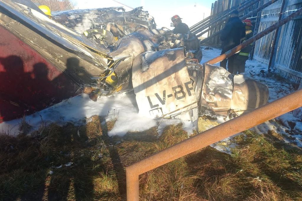Así quedó el avión sanitario que se estrelló en el aeropuerto de Río Grande.