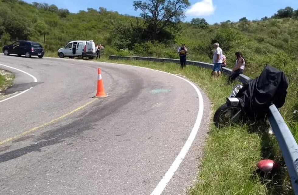 Renault Kangoo y moto chocaron en la Ruta E-96