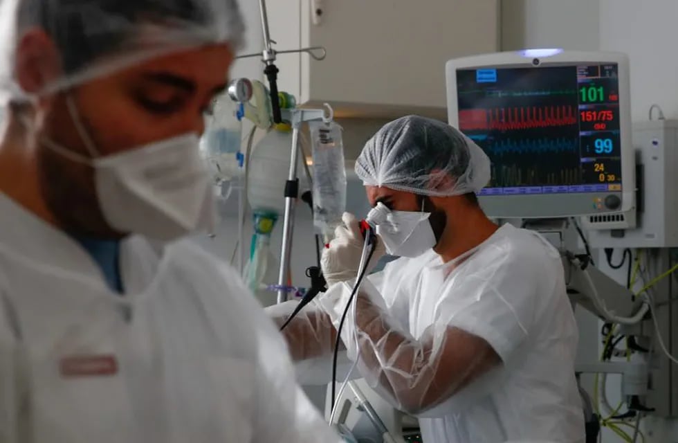 Doctors treat a patient suffering from the coronavirus disease (COVID-19) in the Intensive Care Unit (ICU) at the Robert Ballanger hospital in Aulnay-sous-Bois near Paris during the outbreak of the coronavirus disease in France, October 26, 2020.   REUTERS/Gonzalo Fuentes