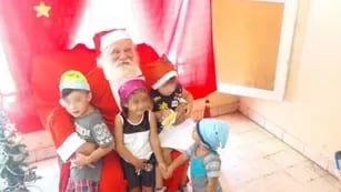 Papá Noel con hijos e hijas de presas.