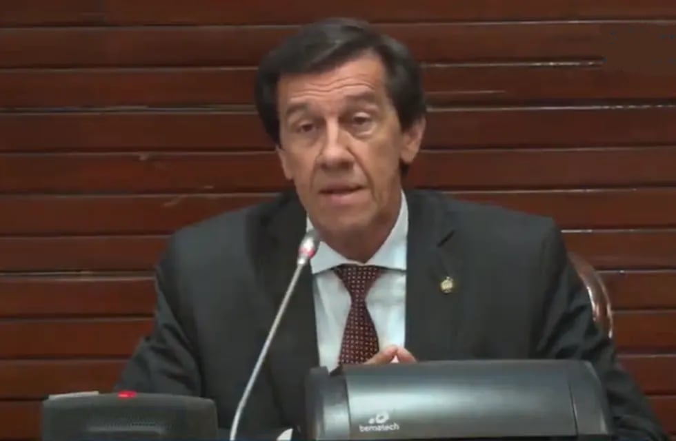 El gobernador Carlos Sadir concurrió a la Legislatura de Jujuy para inaugurar un nuevo período de sesiones ordinarias, lo que por primera vez ocurre un 1 de marzo, de acuerdo a la nueva Constitución provincial.
