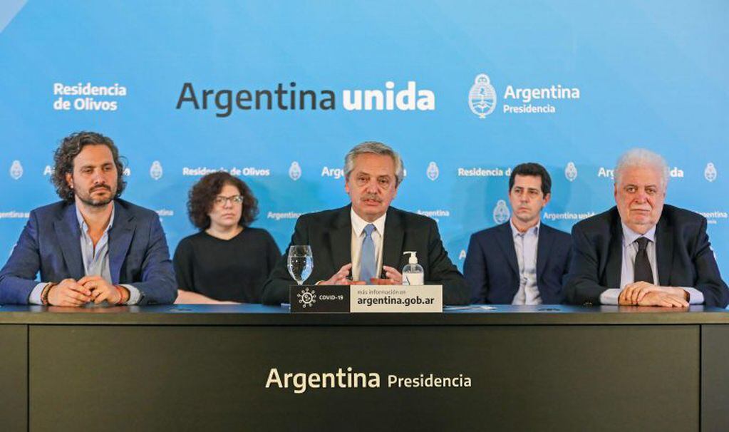 Santiago Cafiero con Alberto Fernández y Ginés González García (Foto: Presidencia/AFP)