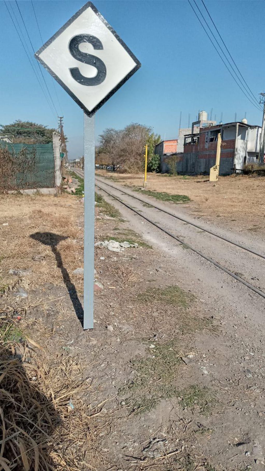 Las vías de algunas zonas de Salta Capital se encuentran en un estado preocupante.