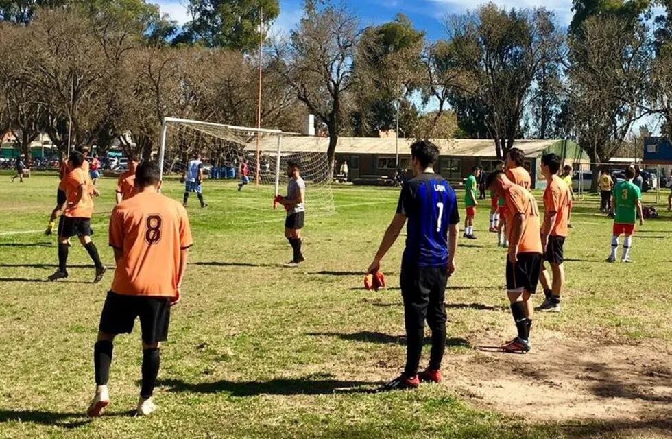 El torneo de la Asociación de Fútbol Amateur de Rosario (Afar) se suspendió una semana antes del decreto de aislamiento social, preventivo y obligatorio. (@liga_afar)