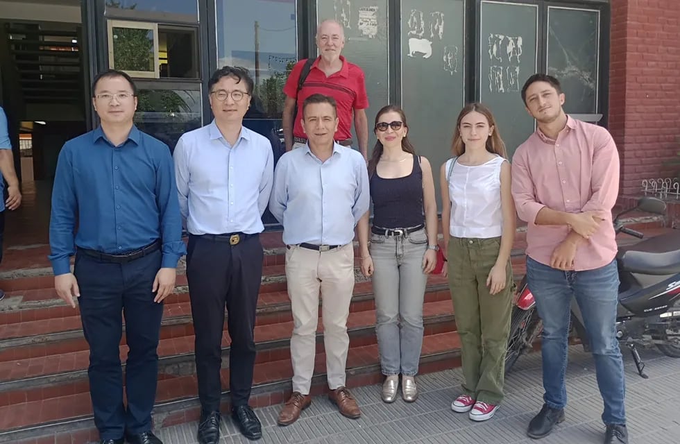 El presidente de la empresa Tsingshan, John Li, y su equipo de trabajo, en reciente visita a Perico, donde fueron recibidos por el secretario de Producción e Industria local, Martín Llanos.