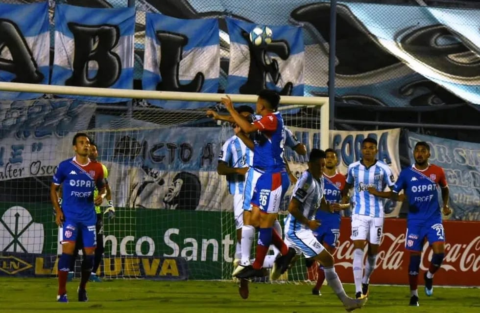 Unión de Santa Fe perdió ante Atlético Tucumán en la tercera fecha de la Copa de la Liga Profesional de Fútbol. (@clubaunion)