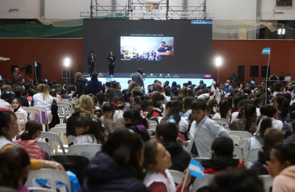 Unos 2.000 alumnos participaron del encuentro virtual con la Antártida.