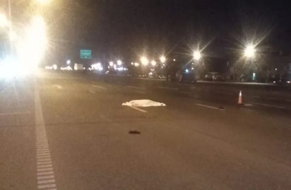 Un camionero atropelló y mató a un hombre en Circunvalación y Santa Fe. (@joseljuarezjose)