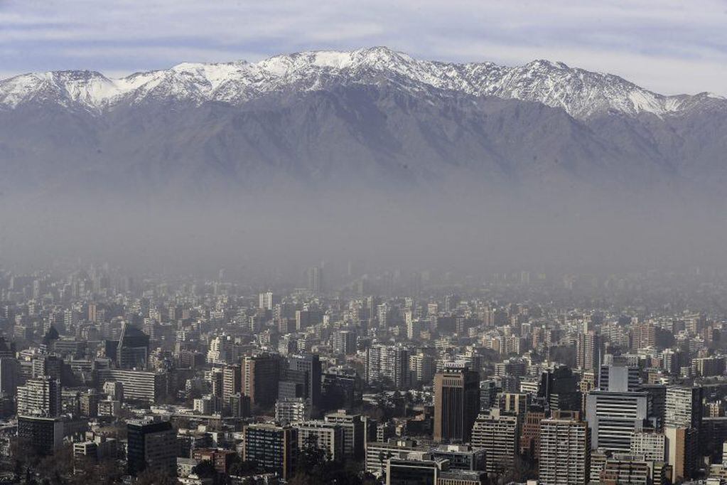 Contaminación en Santiago de Chile (Foto: Alberto Valdés/EFE)