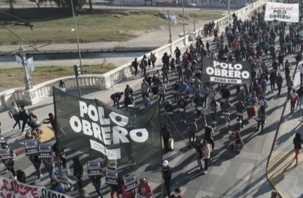 La marcha del Polo Obrero comenzó en puente Centenario.