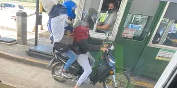 Hinchas de Talleres viajaron a San Luis en moto