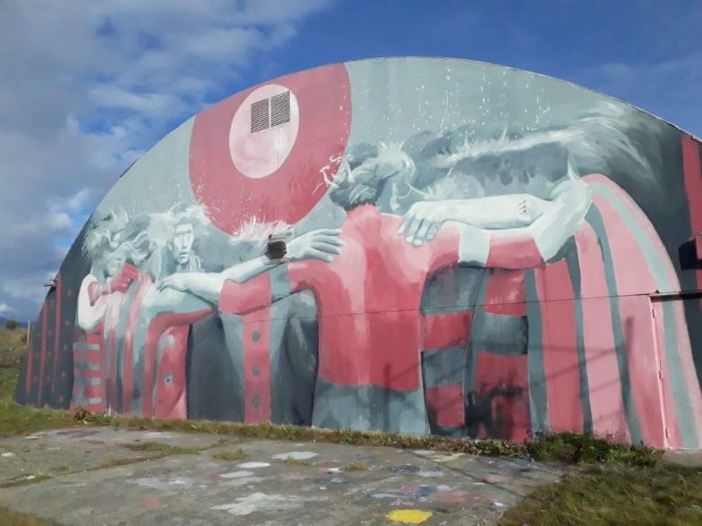 En Ushuaia, las paredes de las calles se tiñeron con escenas de los pueblos originarios