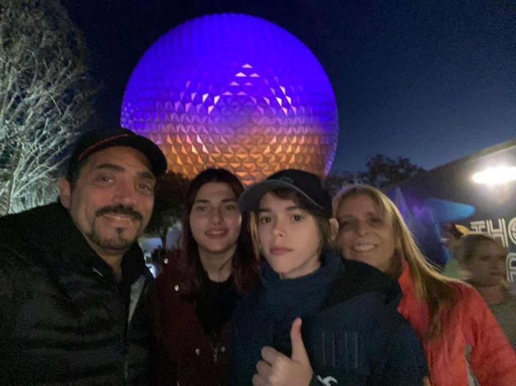 Rocío Marengo viajó con Eduardo Fort a Miami y llevaron a sus sobrinos a Disney (Foto: Instagram/ @marengorocio)