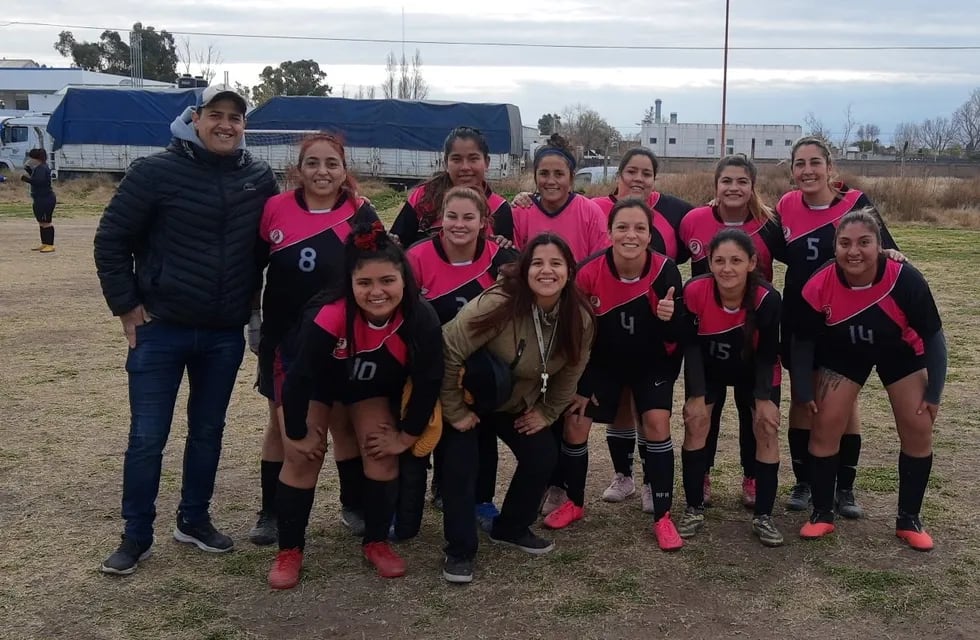 Las Cachos es uno de los 3 punteros disputadas dos fechas del campeonato de Fútbol Femenino.