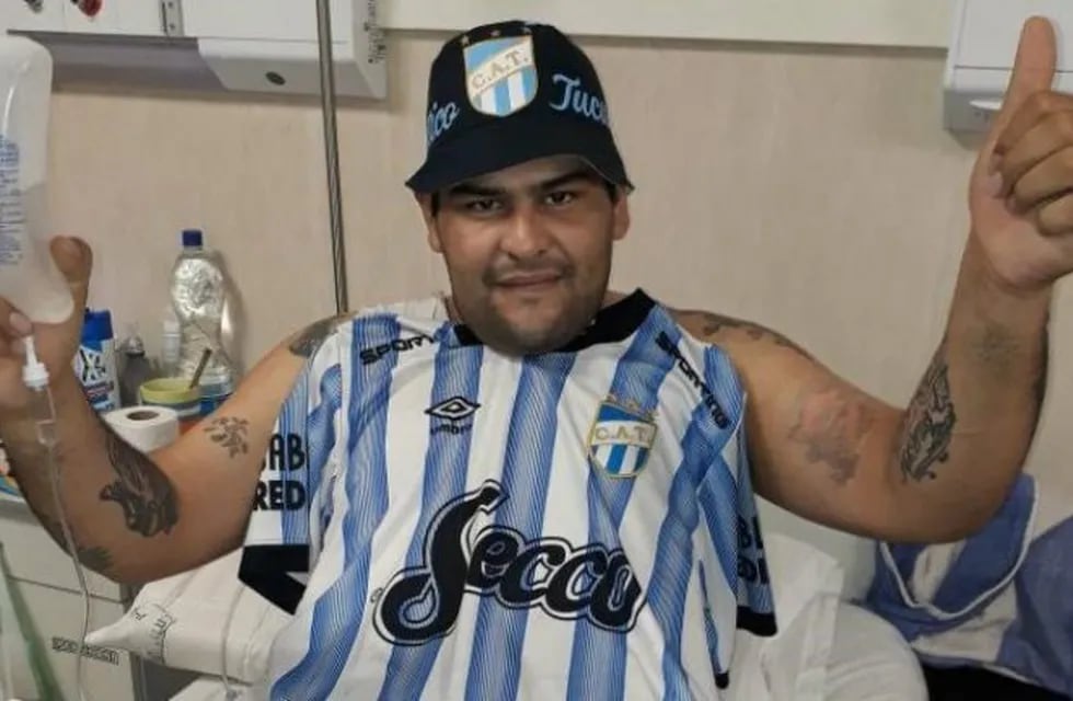 Darío Díaz, el fanático Decano, sigue internado en el Centro de Salud a la espera de una operación.