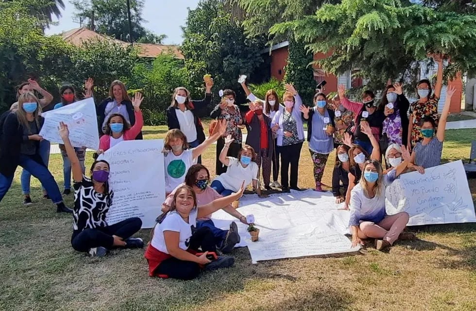 Encuentro Comunitario de Mujeres emprendedoras en el CC La Estación