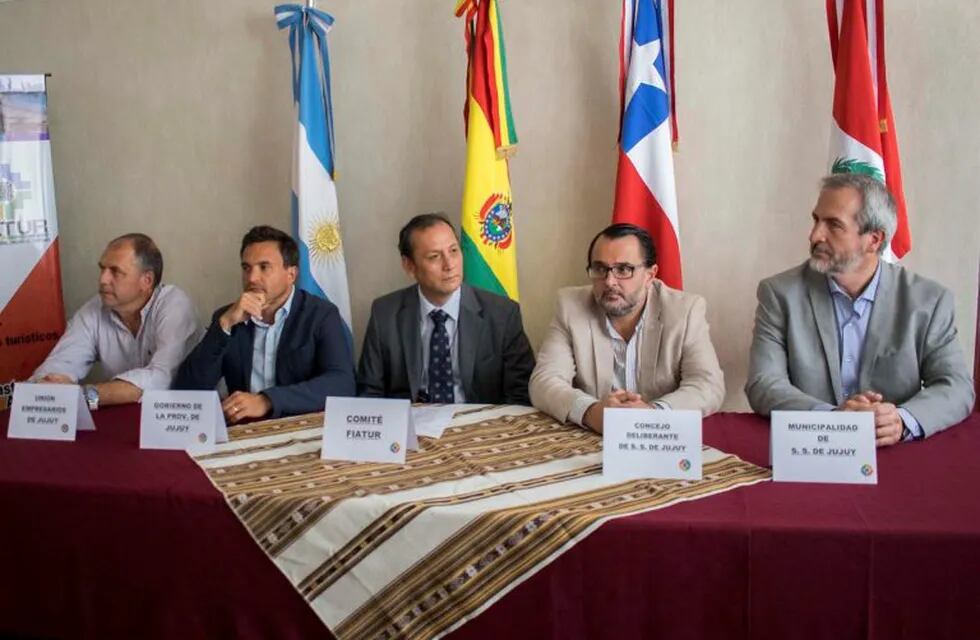 Panel de autoridades que encabezaron la inauguración de las actividades de la FIATUR 2018.