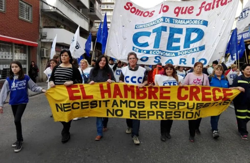 Organizaciones sociales marcharon desde San Cayetano a la sede de Desarrollo Social de Nación. (CCC)