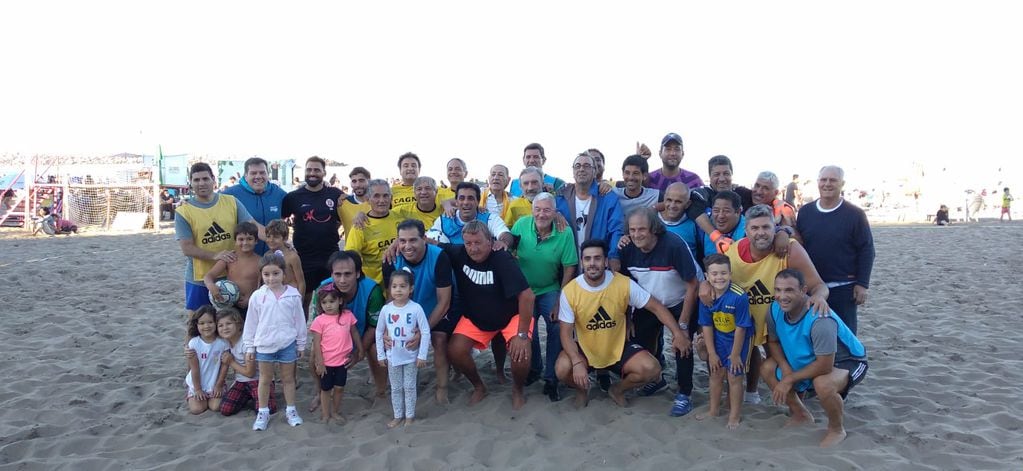 el domingo se desarrolló la exhibición "Glorias del Fútbol Marplatense" con destacados ex jugadores locales.