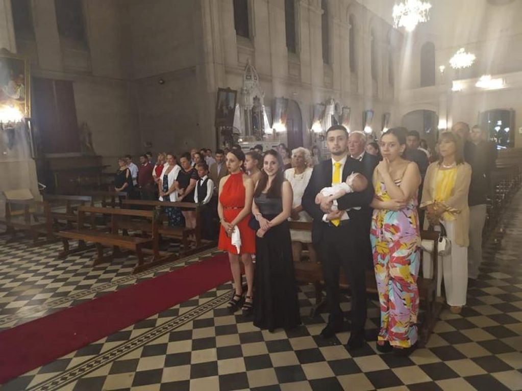 La ceremonia en la Iglesia Nuestra Señora de la Asunción en Saladillo.