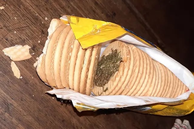 Intentaron ingresar marihuana en un paquete de galletitas a una comisaría